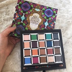 Urban Decay Alice Through the Looking Glass pallet
